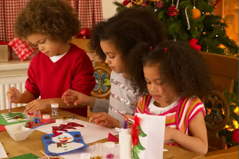 kids making christmas cards